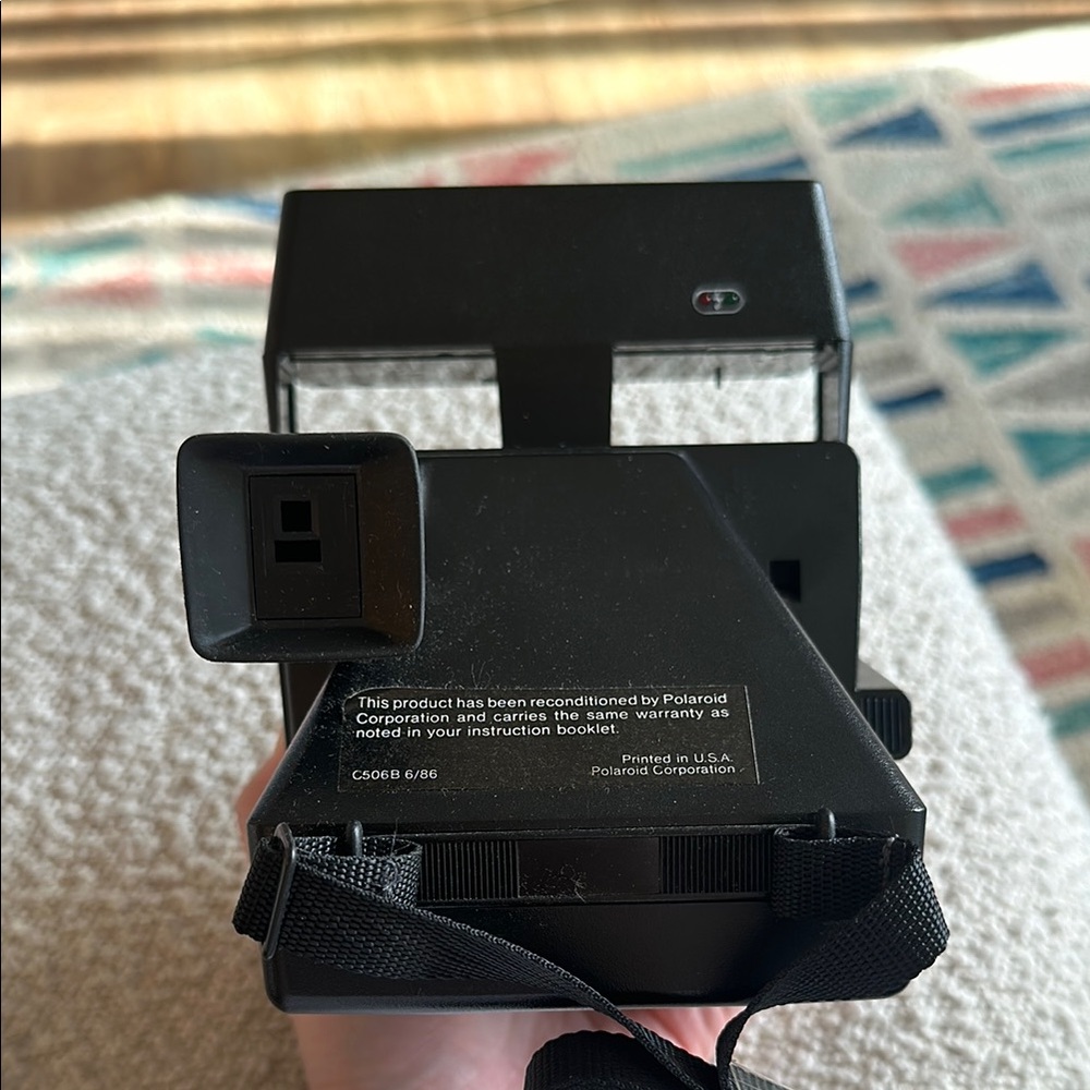 Polaroid Sun 600 Instant Camera - Black and Silver - Picture 2 of 4
